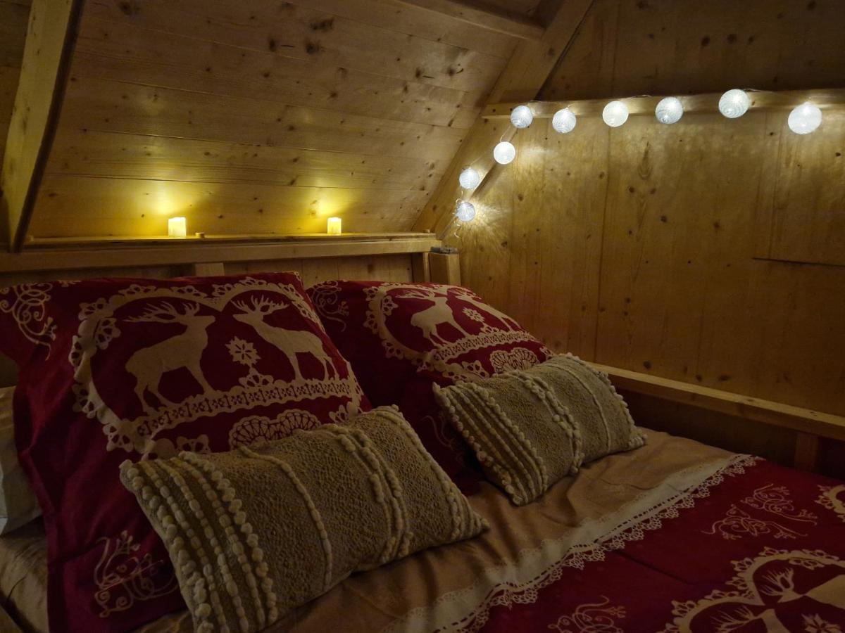 Les Cabanes Feeriques Du Cheix Saint-Diery Eksteriør billede